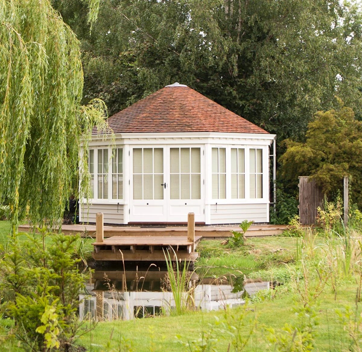 Freestanding conservatory structure in a garden