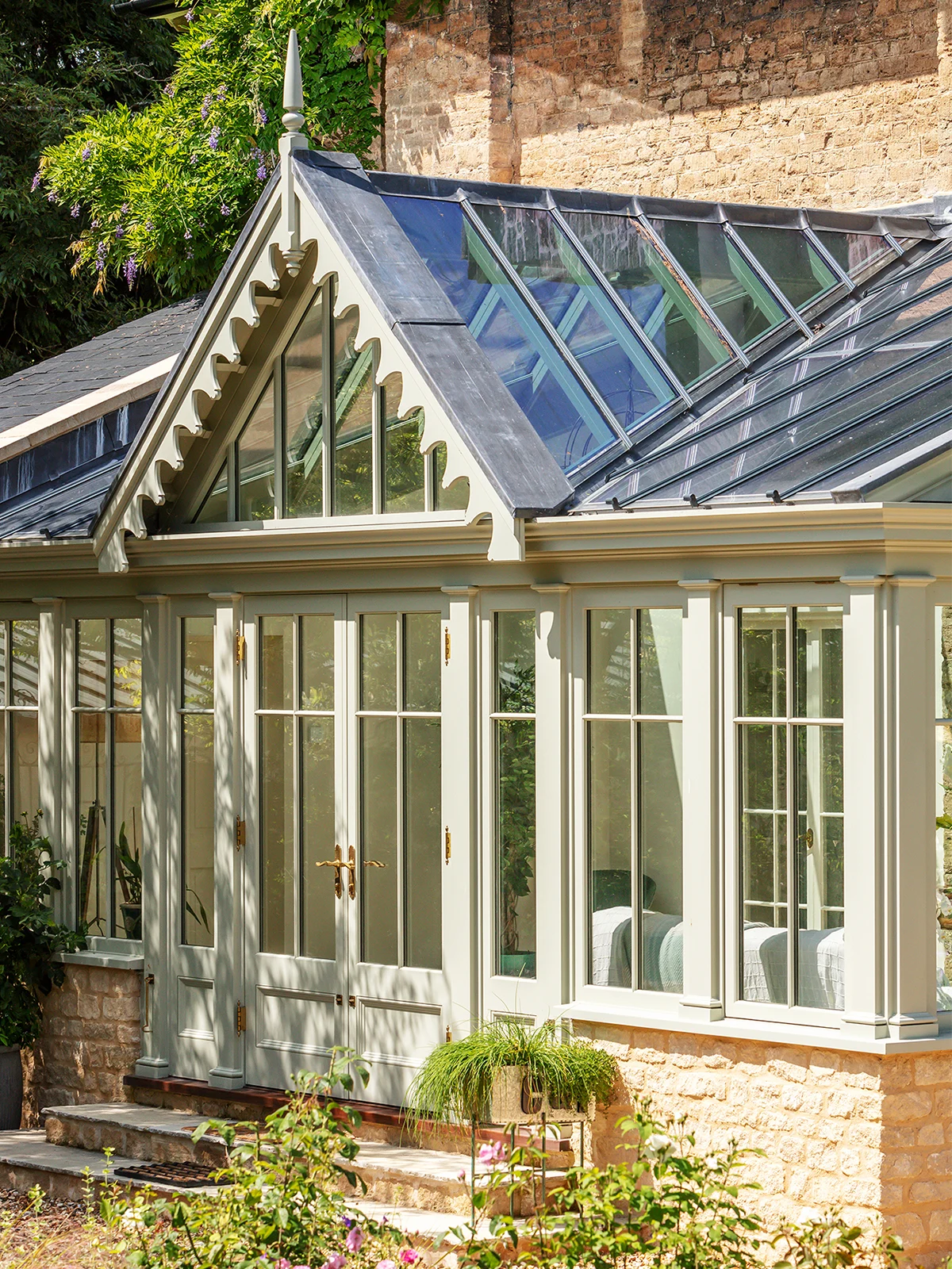 Gable within lean-to conservatory