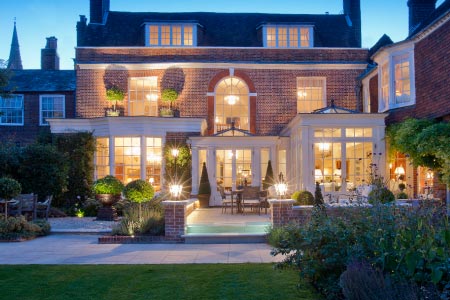 Hampshire townhouse orangery extension for relaxing and dining