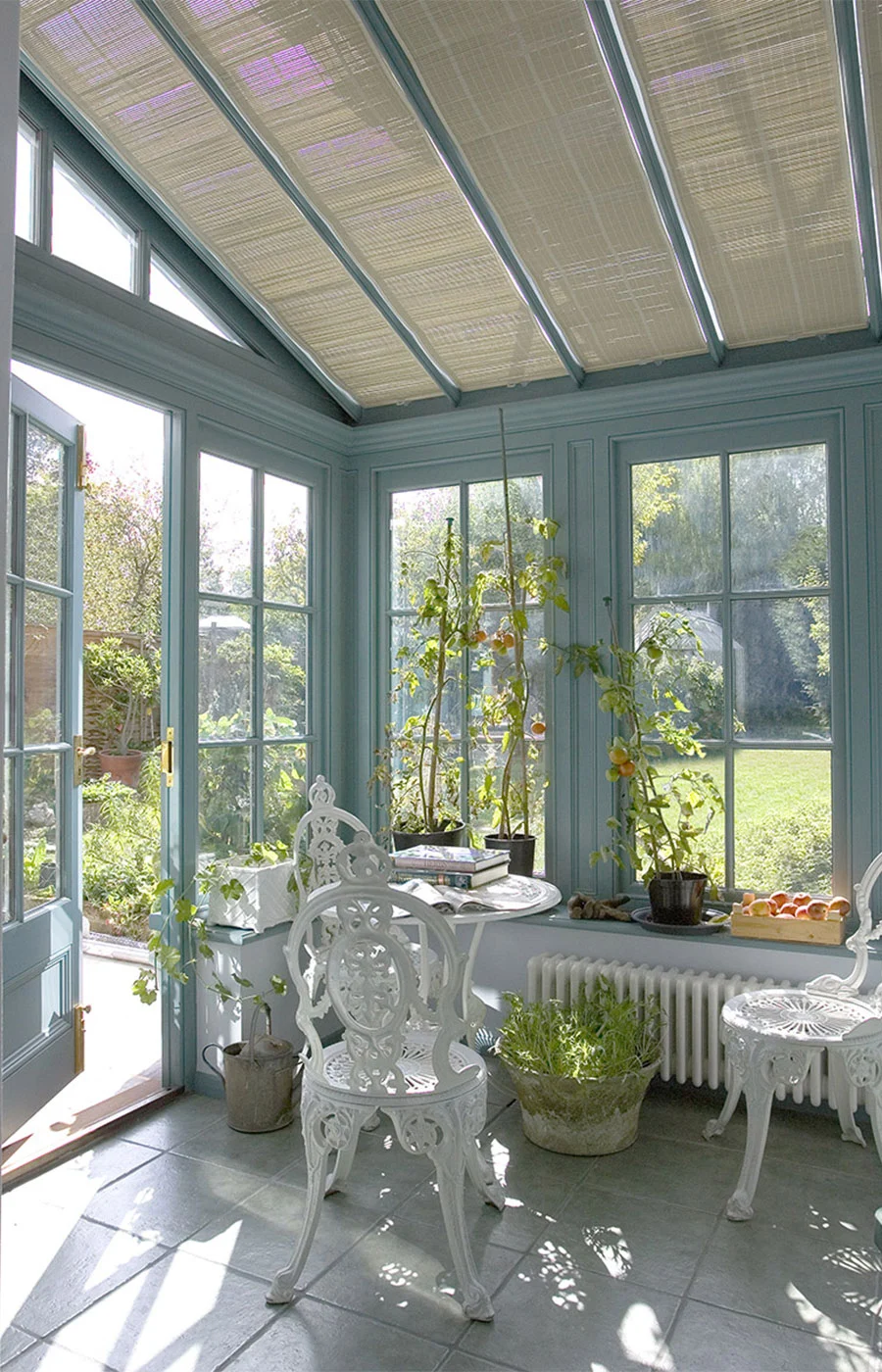 Lean-to extension connected to the garden