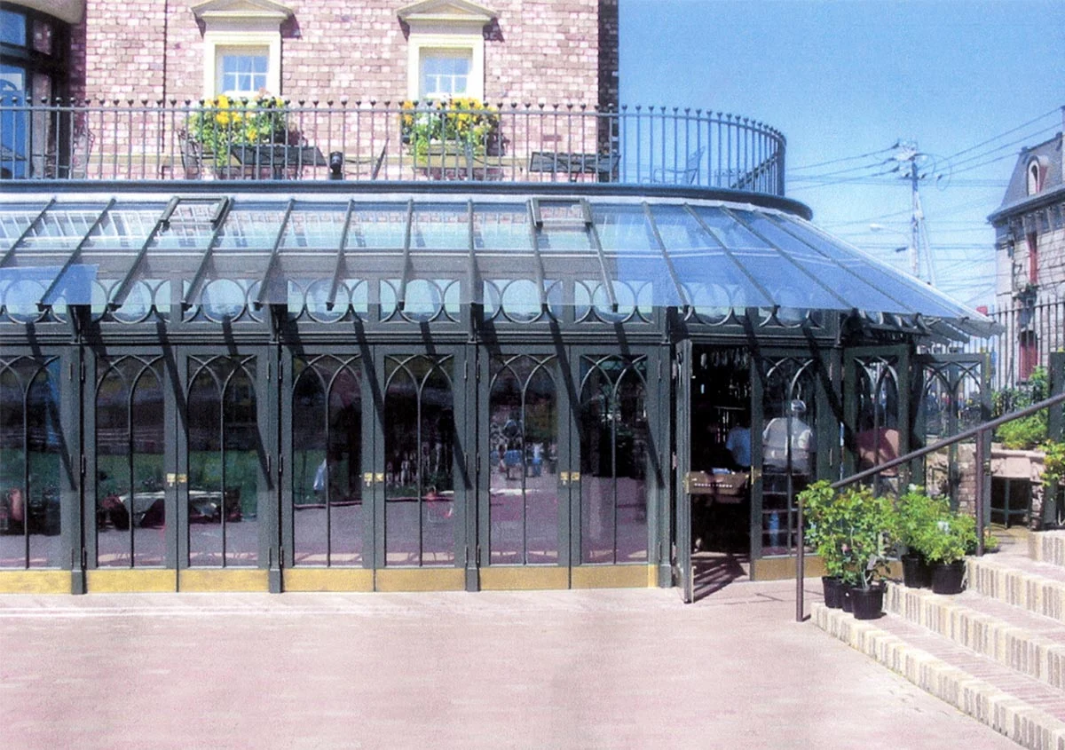 Orangery with solid construction