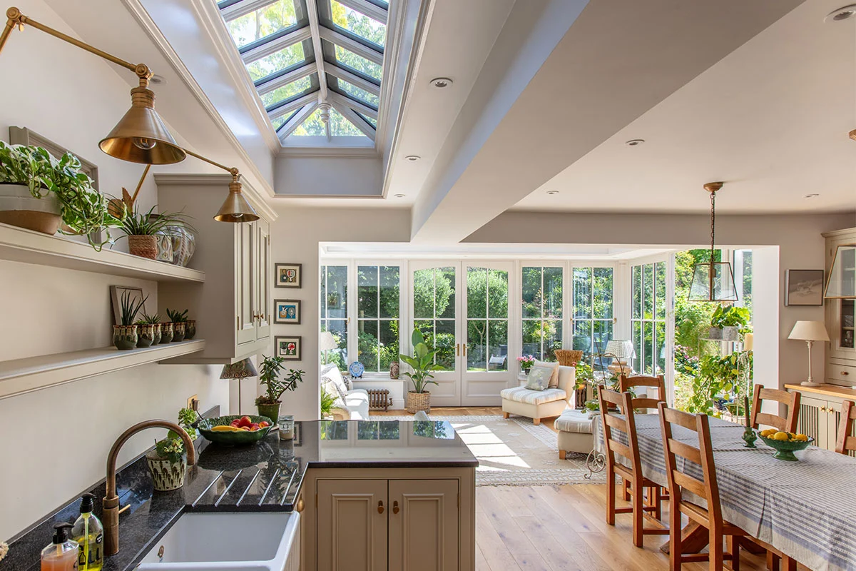 Sunroom with complementary roof light