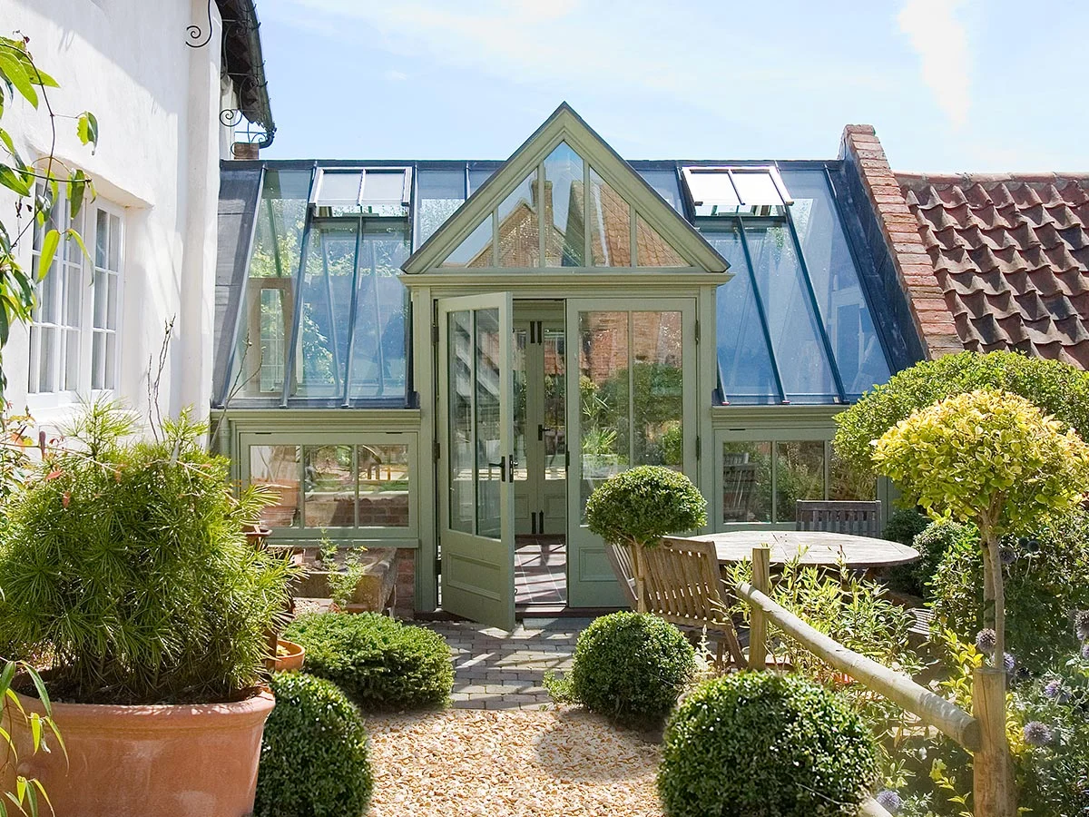 Linking glass conservatory