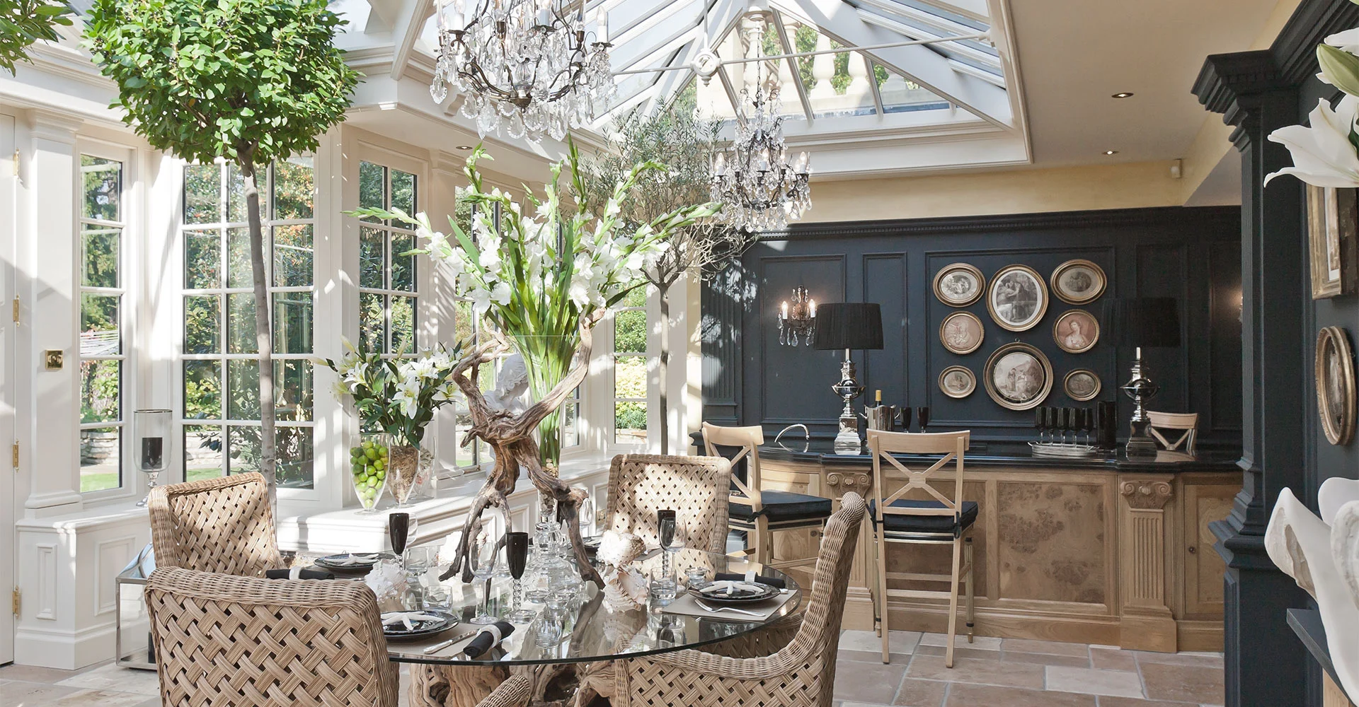 Orangery with black stylish bar incorporated