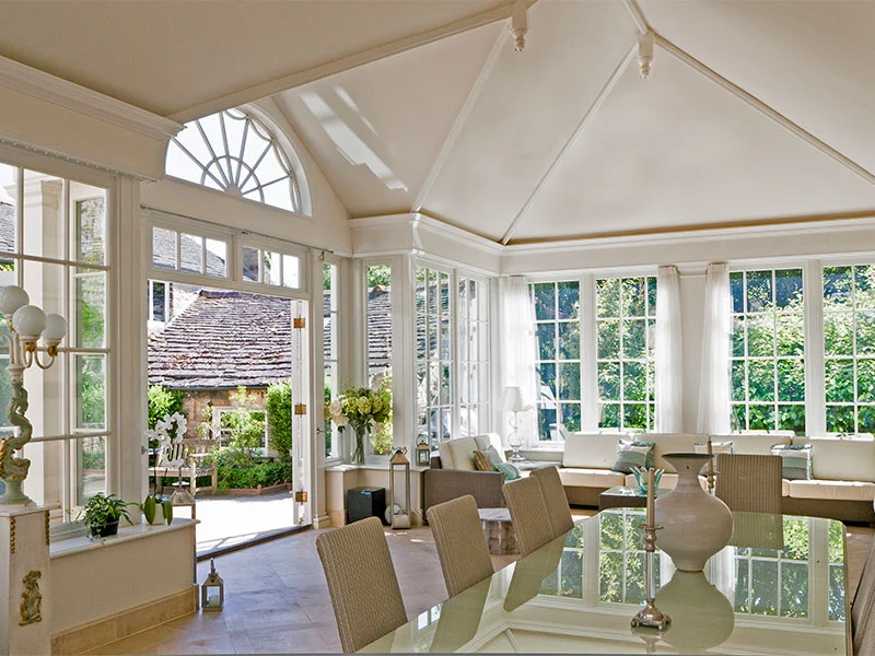 Solid roof conservatory with reduced sun glare